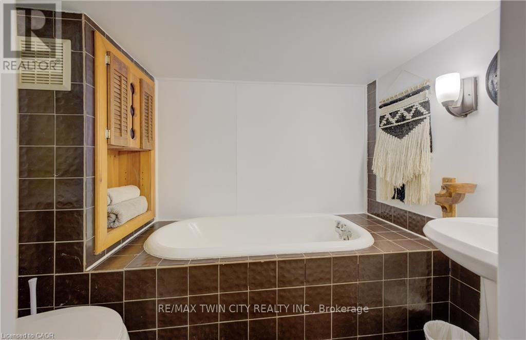 350 Victoria Street S, Kitchener, Ontario  N2M 3A5 - Photo 19 - X12726042