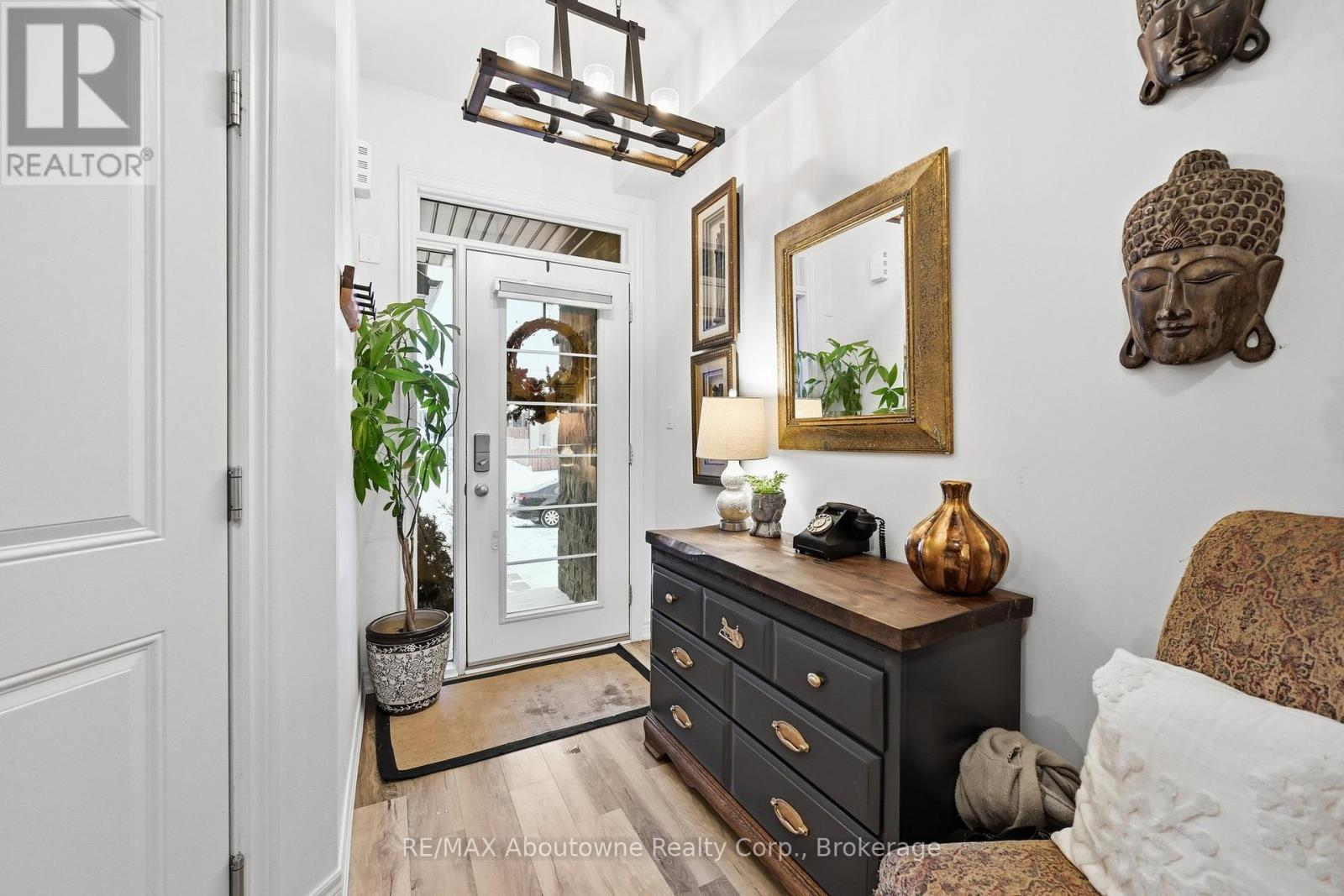 3969 Crown Street, Lincoln, Ontario  L3J 0S7 - Photo 3 - X12726188