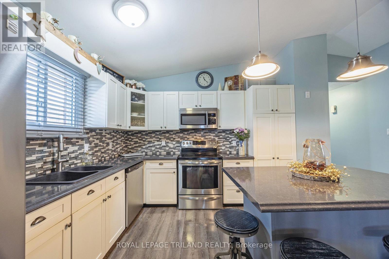 252 Josselyn Drive, London South, Ontario  N6E 3S5 - Photo 12 - X12725488