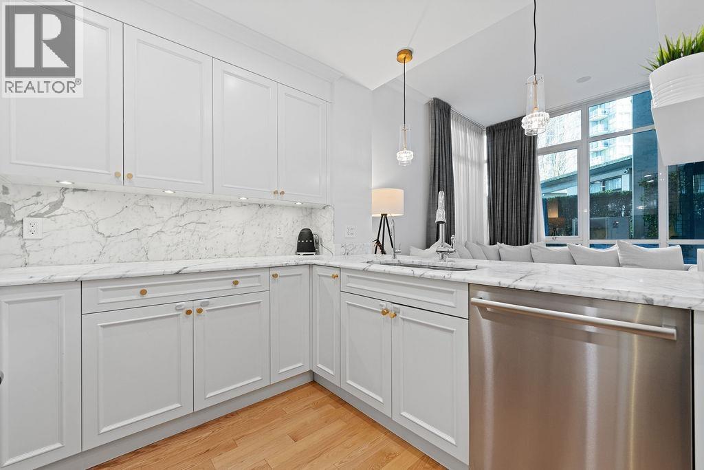 471 Beach Crescent, Vancouver, British Columbia  V6Z 3B9 - Photo 7 - R3082702