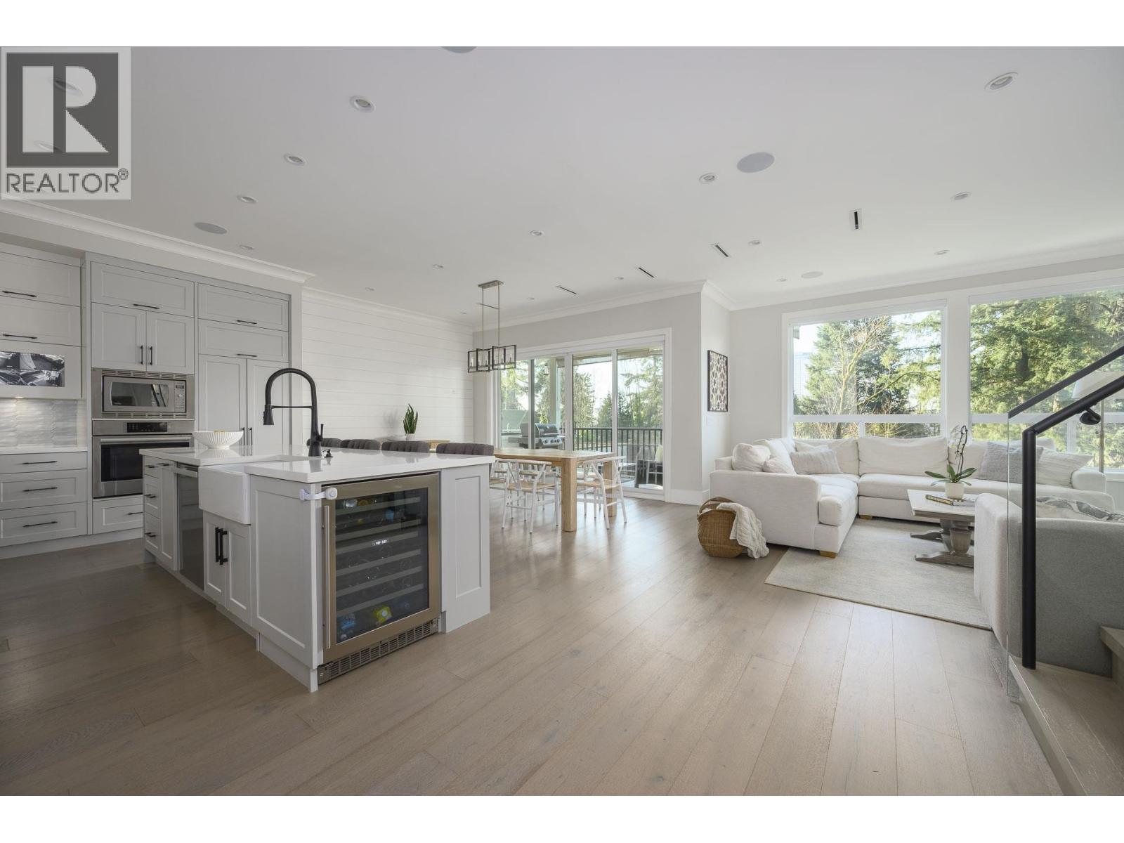 702 Robinson Street, Coquitlam, British Columbia  V3J 2W9 - Photo 5 - R3081841