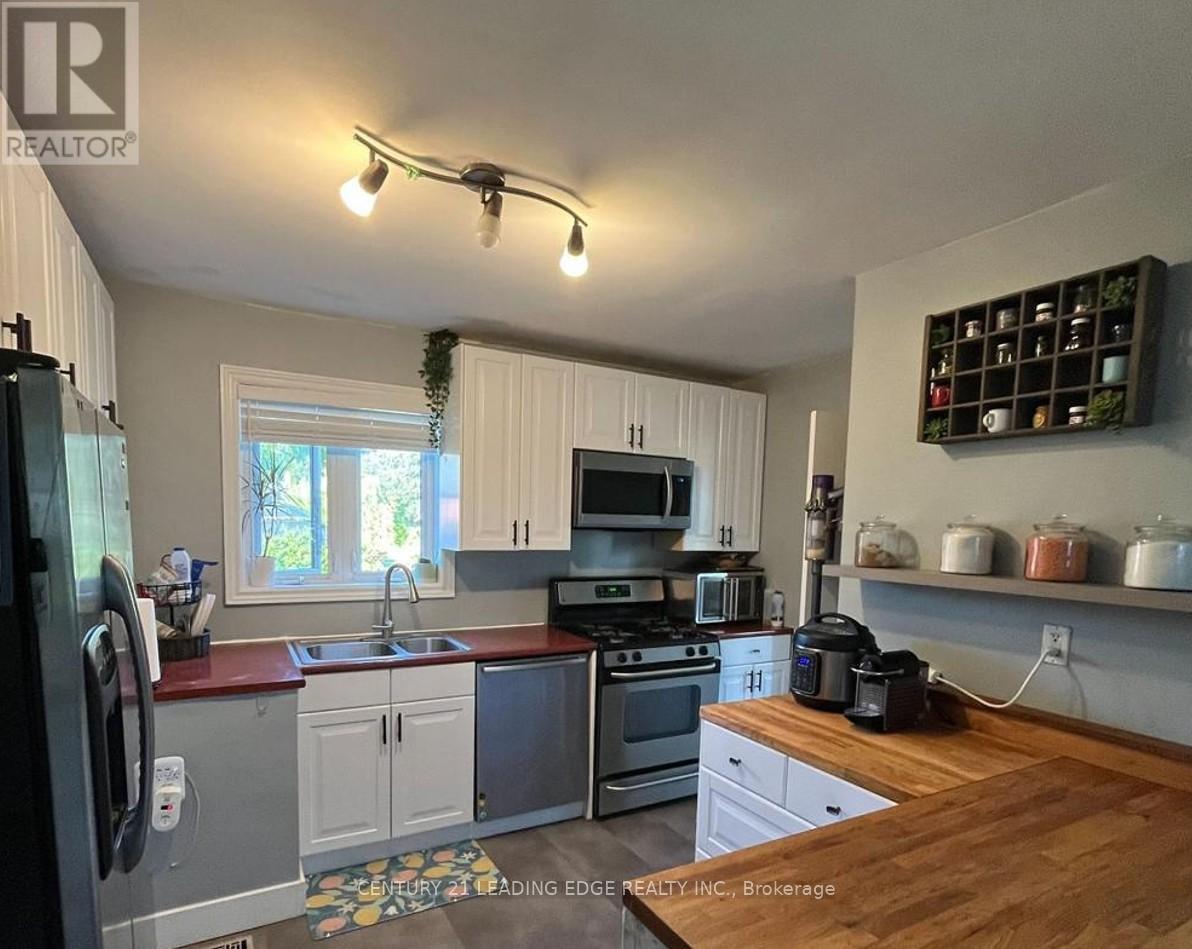 98 Flora Drive W, Toronto, Ontario  M1P 1A6 - Photo 2 - E12726178