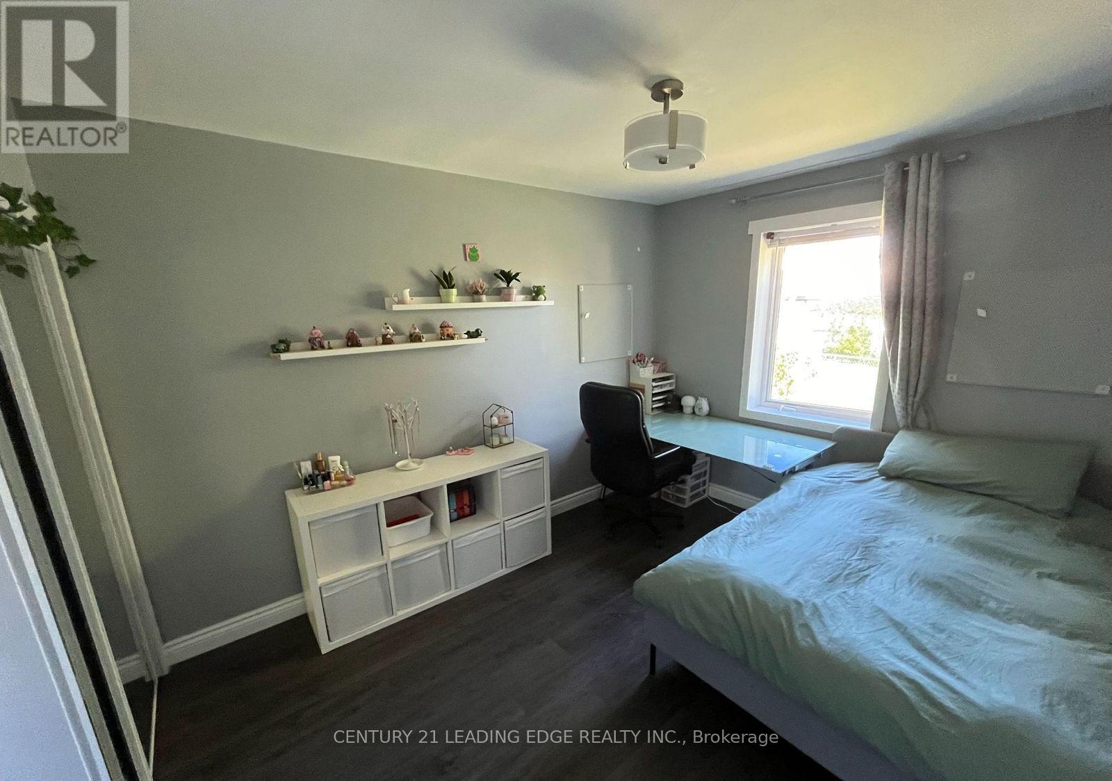 98 Flora Drive W, Toronto, Ontario  M1P 1A6 - Photo 4 - E12726178