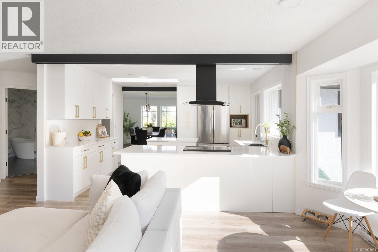 2545 Newman Rd, Central Saanich, British Columbia  V8M 1V1 - Photo 4 - 1024051