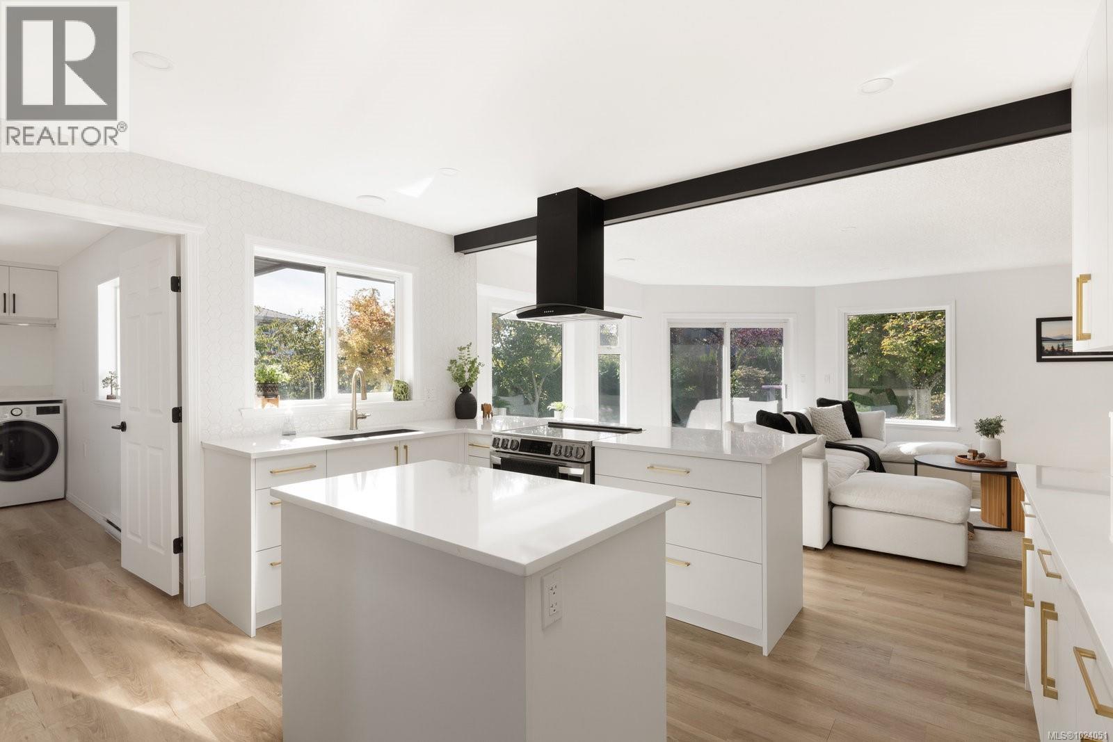 2545 Newman Rd, Central Saanich, British Columbia  V8M 1V1 - Photo 5 - 1024051