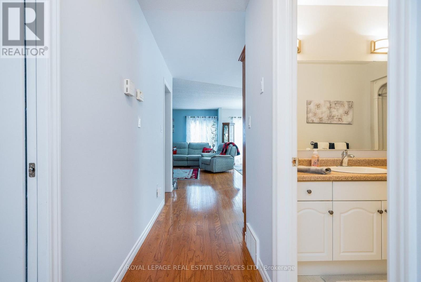 65 Pennsylvania Avenue, Wasaga Beach, Ontario  L9Z 3A8 - Photo 5 - S12726176