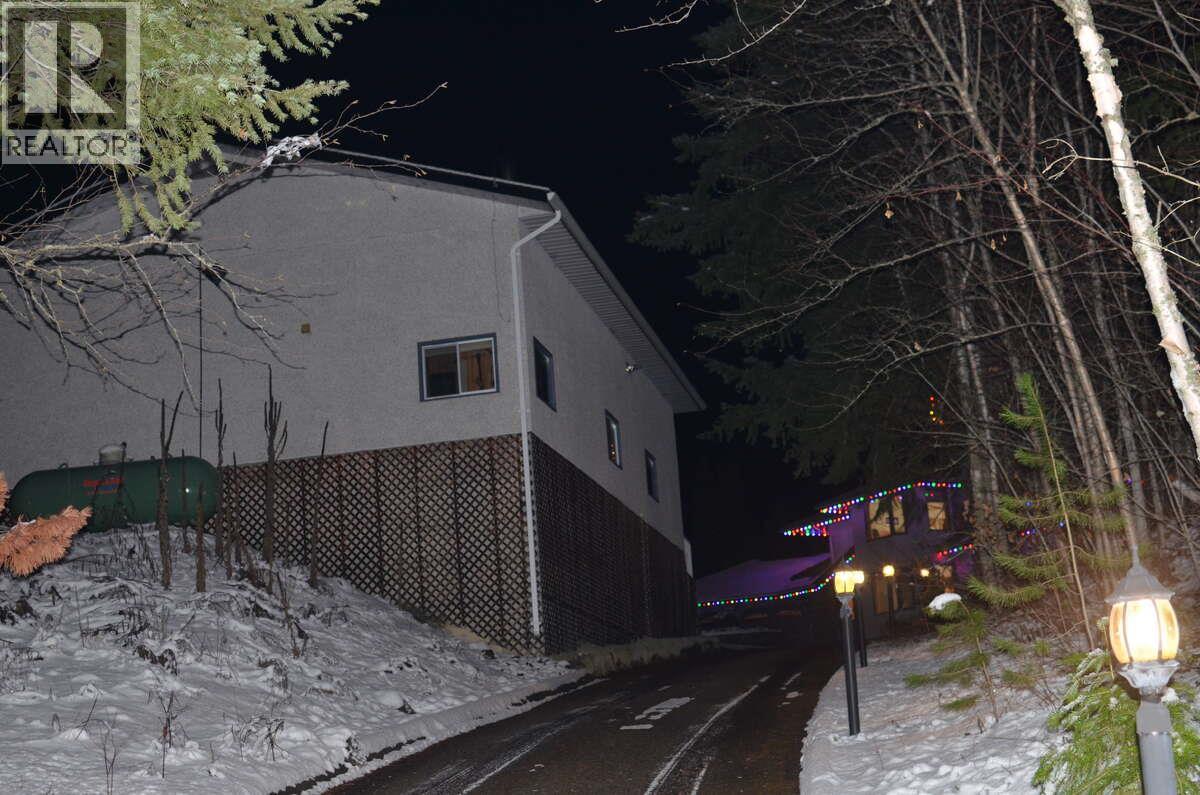 5725 Taghum Frontage Road, Nelson, British Columbia V1L 6X9 - Photo 4 - 10373533