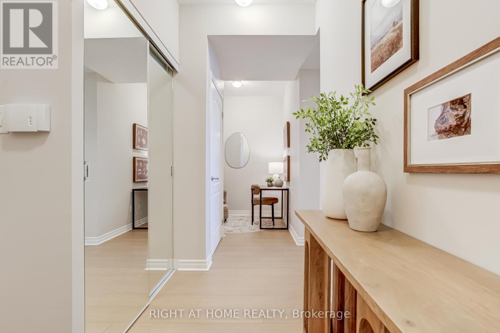 307 - 3865 Lake Shore Boulevard W, Toronto, Ontario  M8W 0A2 - Photo 2 - W12726136