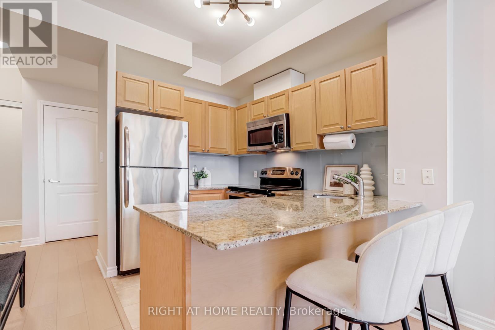 307 - 3865 Lake Shore Boulevard W, Toronto, Ontario  M8W 0A2 - Photo 6 - W12726136