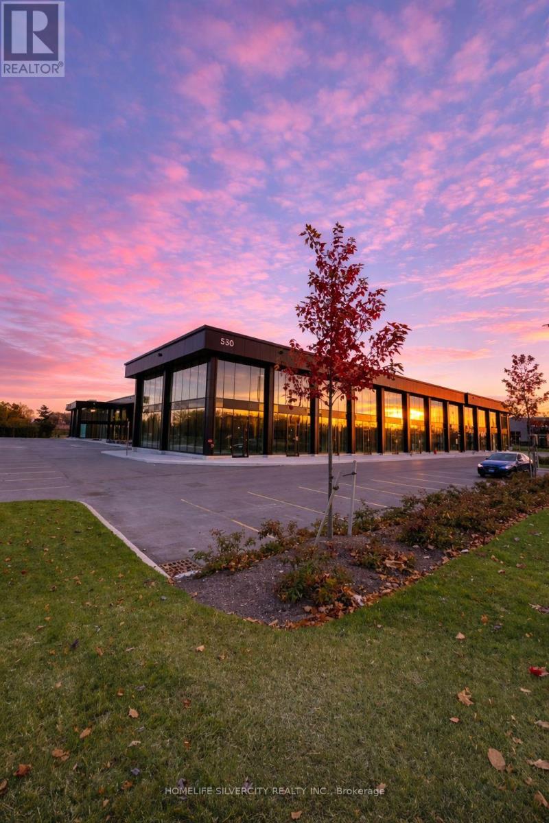 27 - 530 Speers Road, Oakville, Ontario  L6K 2G3 - Photo 2 - W12726144