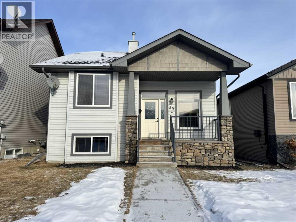39 Reynolds Road, Sylvan Lake, Alberta