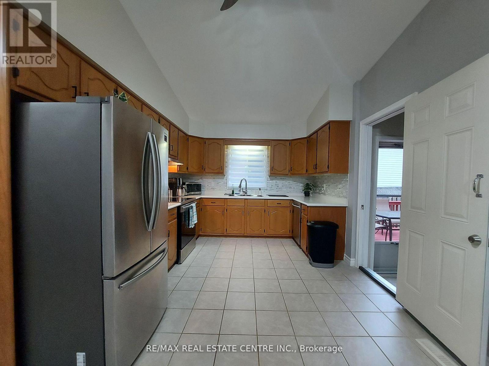 31 Josselyn Drive, London South, Ontario  N6E 3V7 - Photo 24 - X12726152