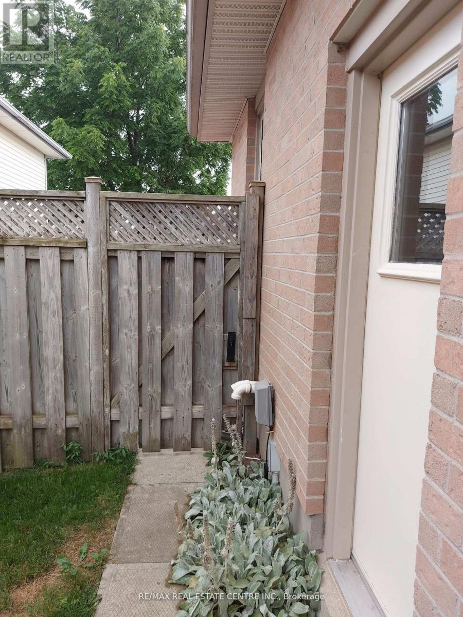 31 Josselyn Drive, London South, Ontario  N6E 3V7 - Photo 31 - X12726152