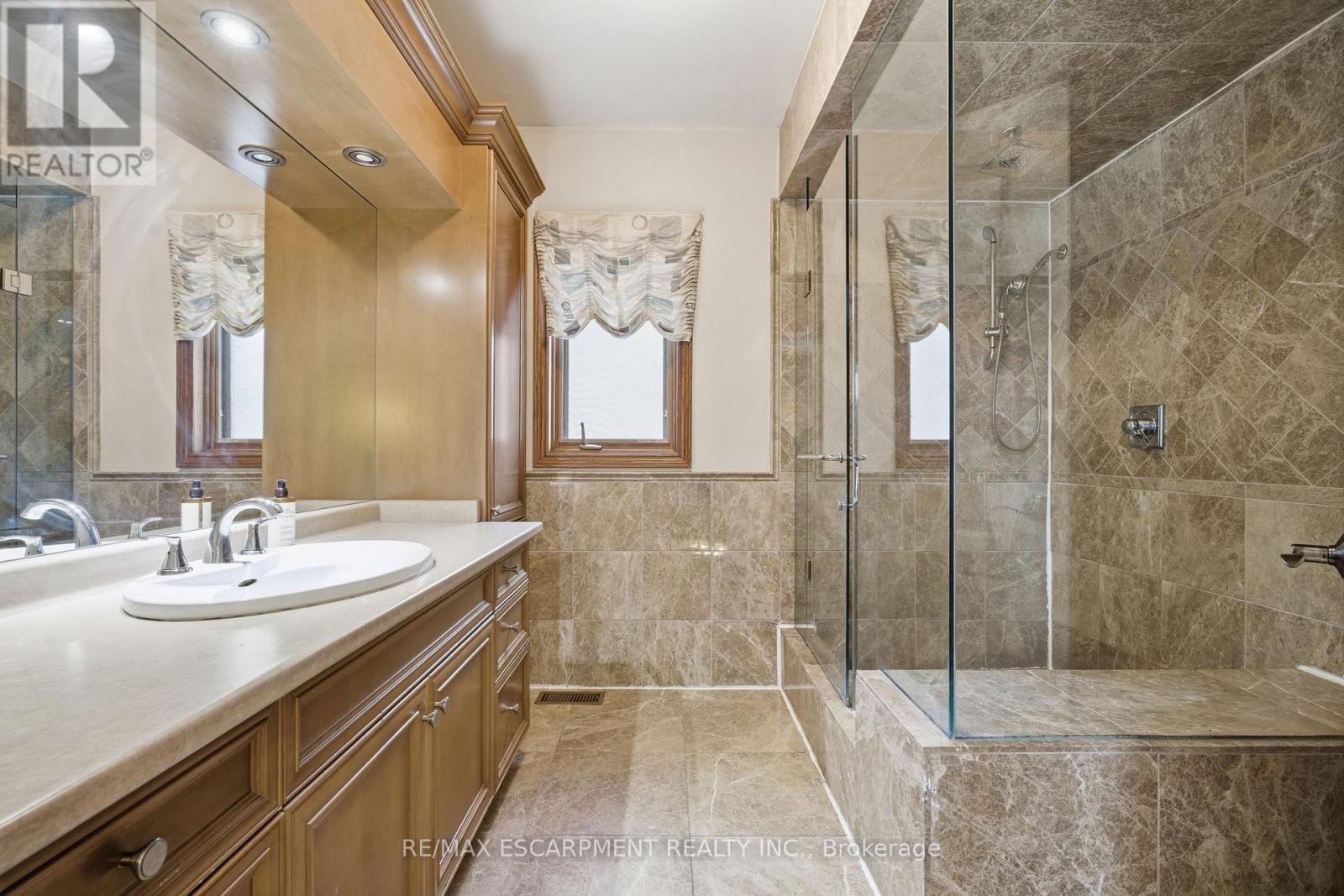 4 Lakeside Drive, Hamilton, Ontario  L8E 5C1 - Photo 18 - X12726180