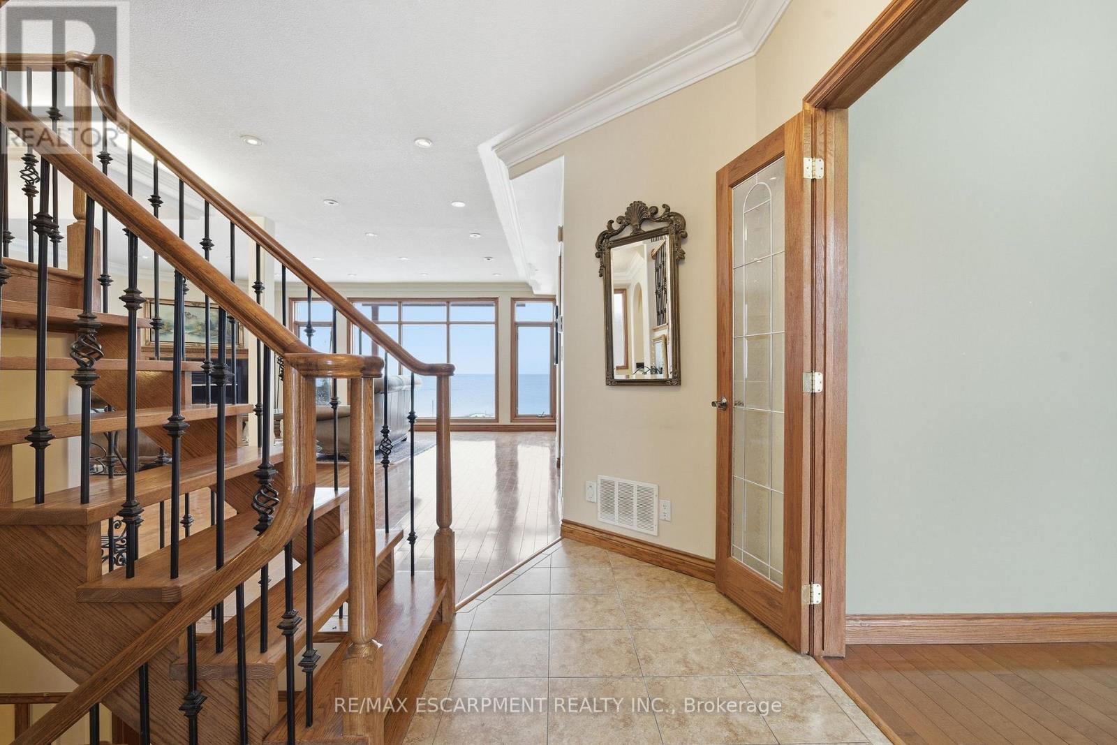 4 Lakeside Drive, Hamilton, Ontario  L8E 5C1 - Photo 4 - X12726180