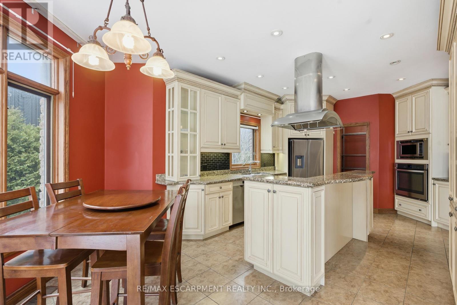 4 Lakeside Drive, Hamilton, Ontario  L8E 5C1 - Photo 9 - X12726180