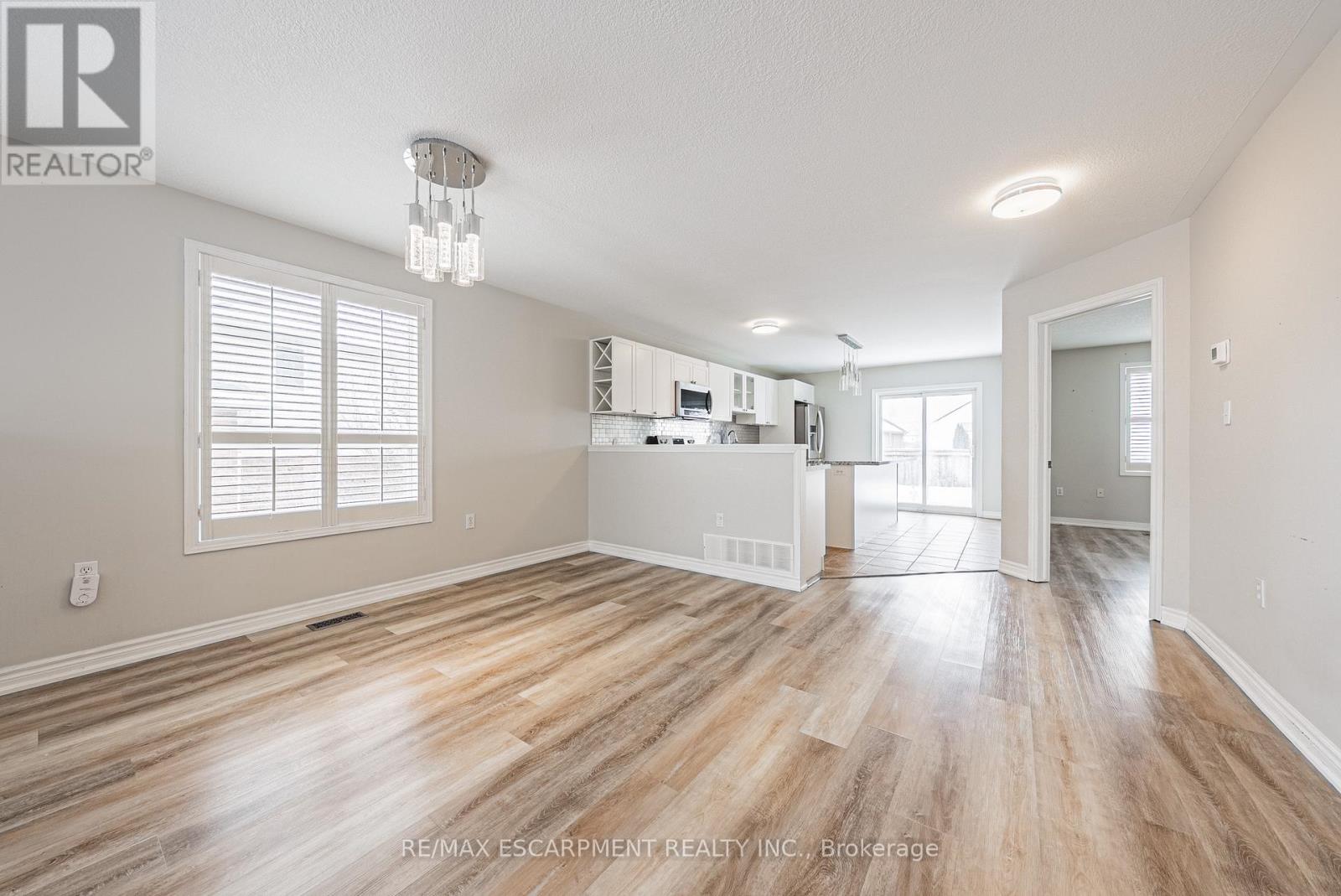 12 Shadetree Crescent, Hamilton, Ontario  L8J 3X2 - Photo 5 - X12726190