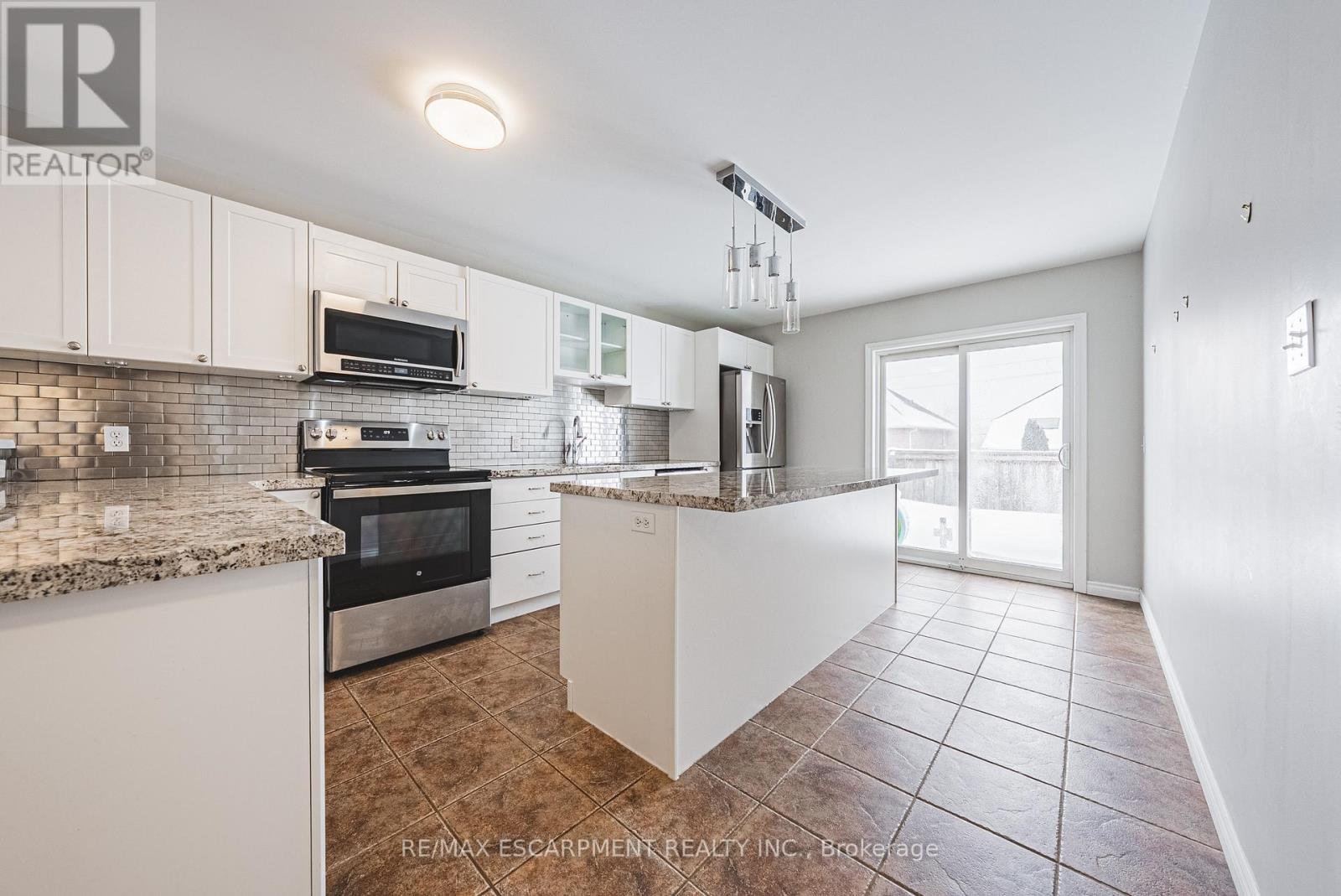 12 Shadetree Crescent, Hamilton, Ontario  L8J 3X2 - Photo 8 - X12726190