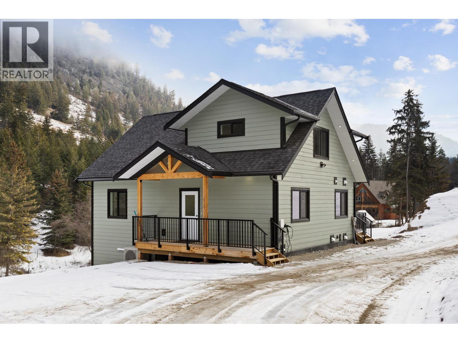 645 Grand Oro Road, Kaleden, British Columbia  V0H 1K0 - Photo 2 - 10373792