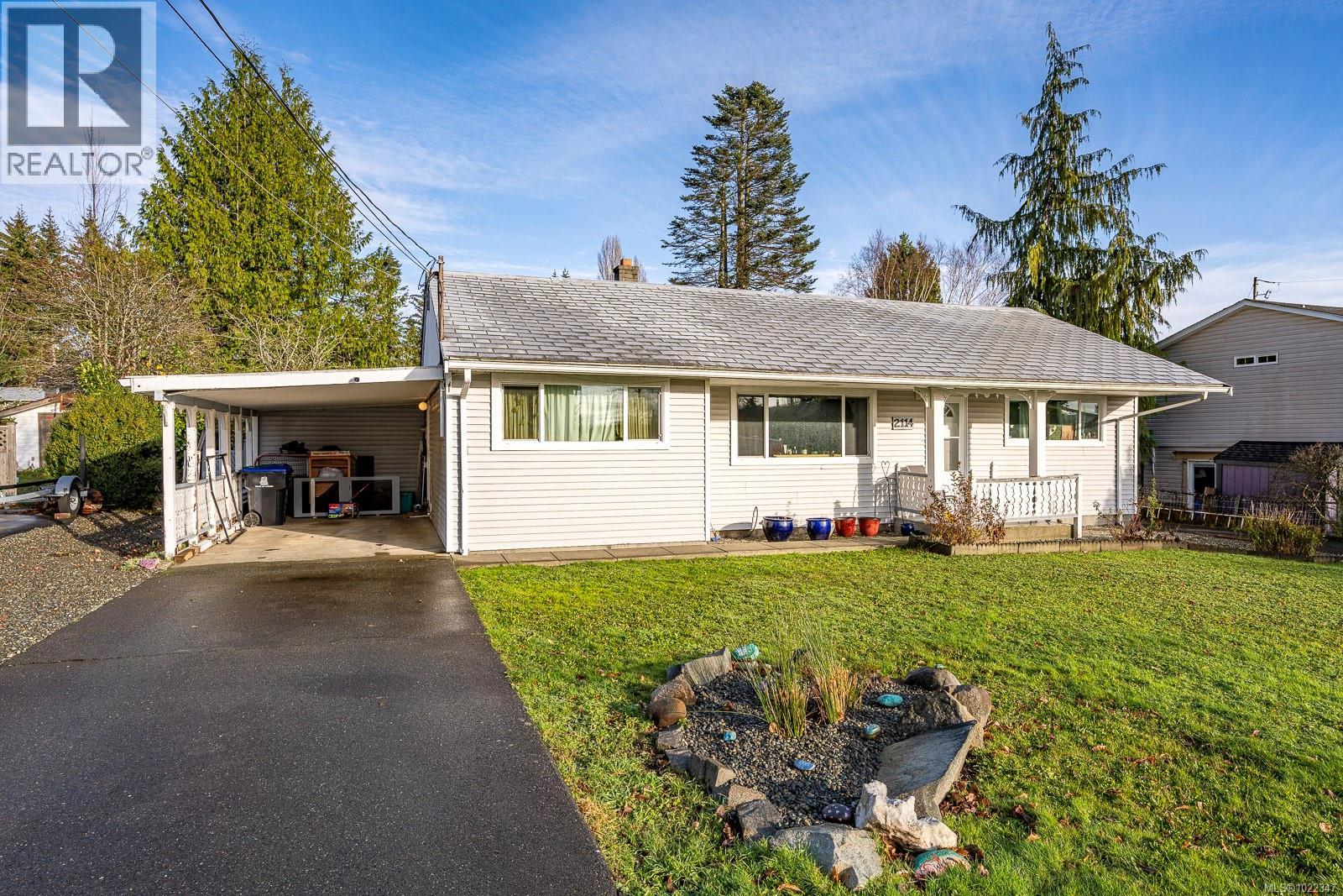 2114 McKenzie Ave, Comox, British Columbia