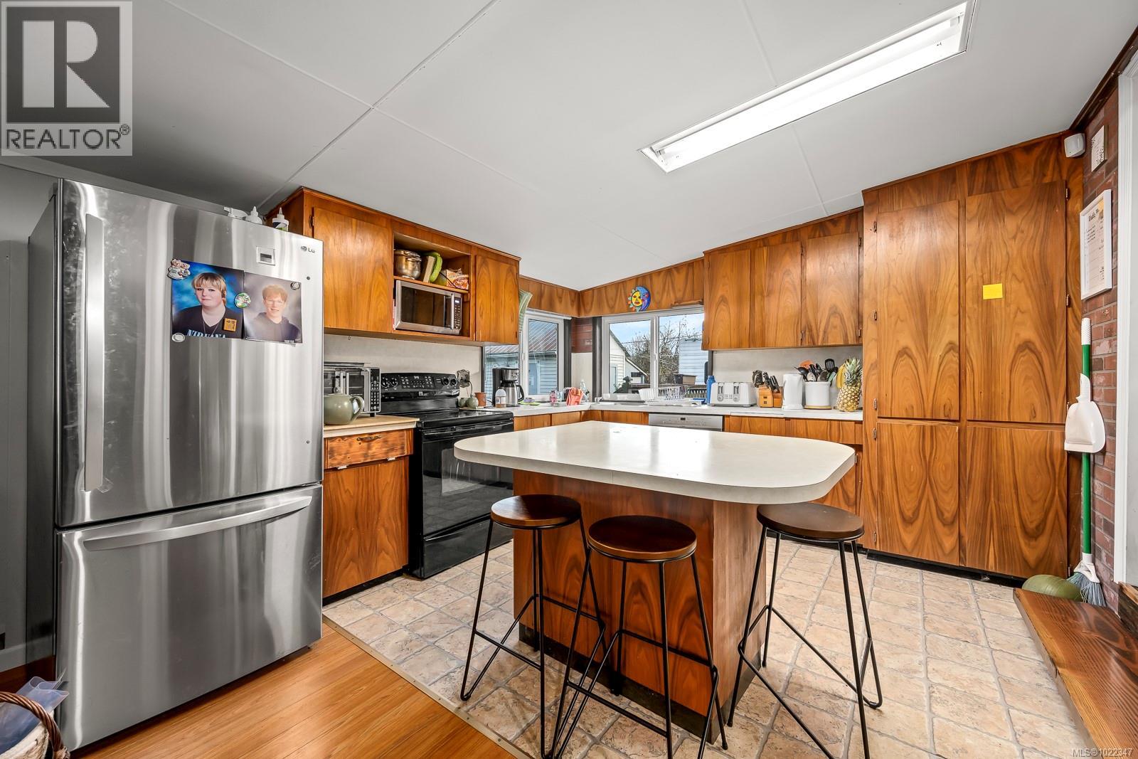 2114 Mckenzie Ave, Comox, British Columbia  V9M 1M7 - Photo 5 - 1022347