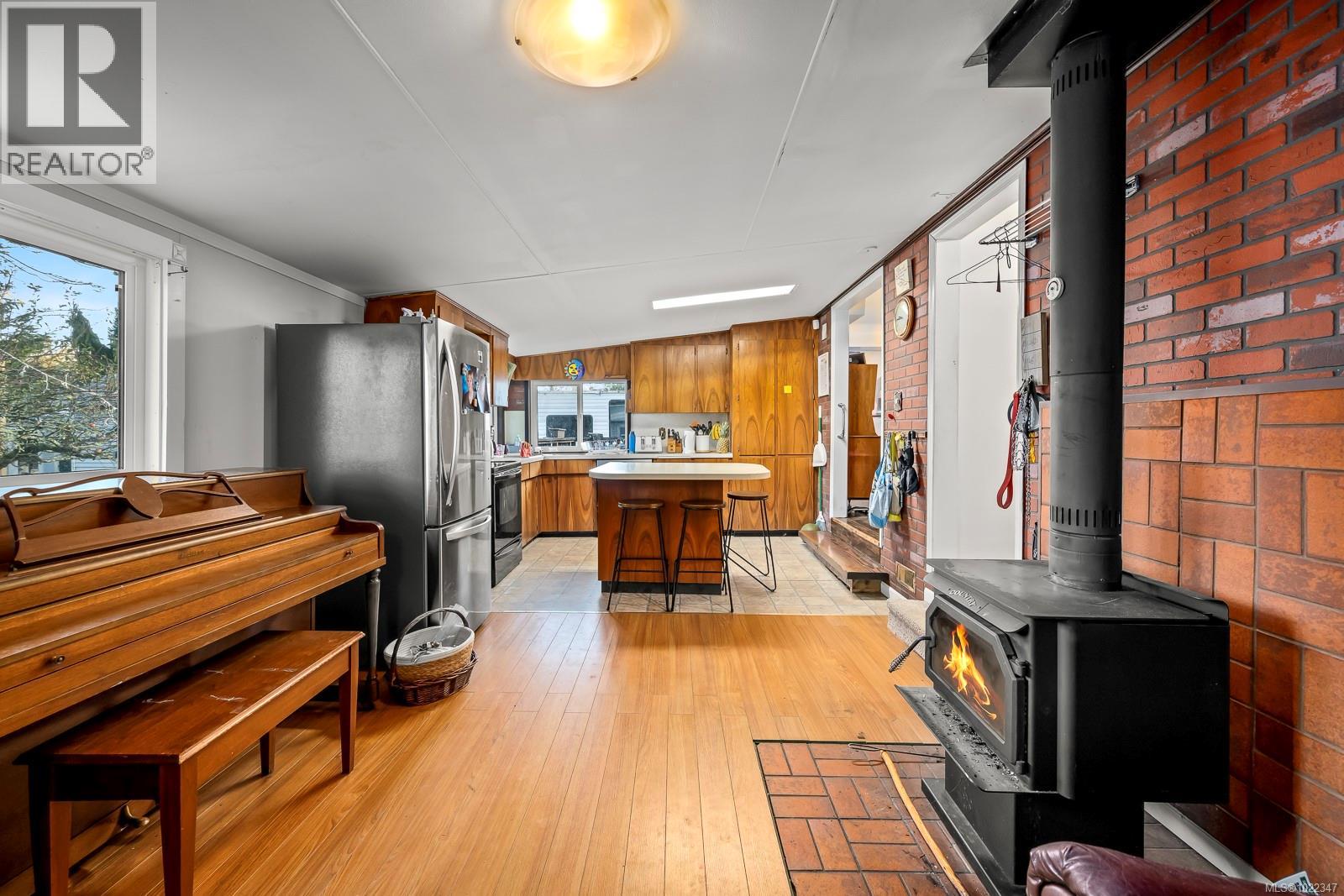 2114 Mckenzie Ave, Comox, British Columbia  V9M 1M7 - Photo 7 - 1022347