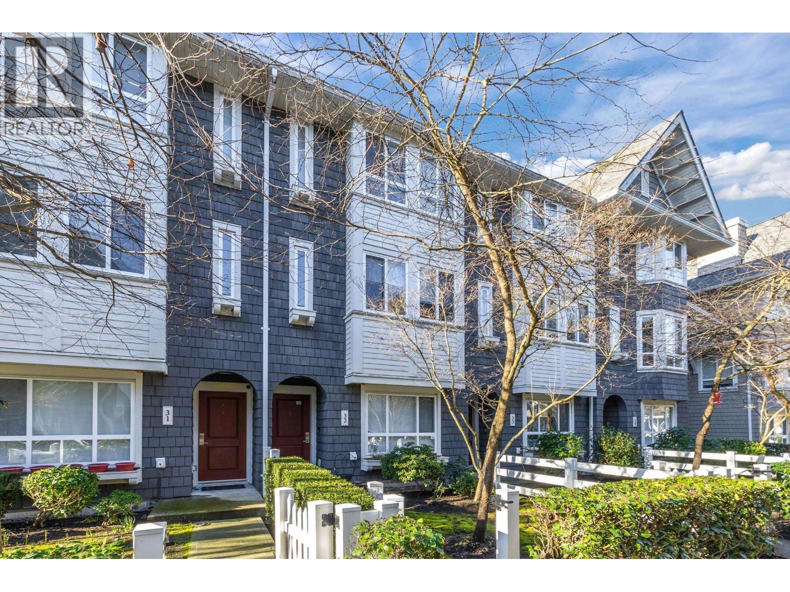 32 2418 AVON PLACE, Port Coquitlam, British Columbia