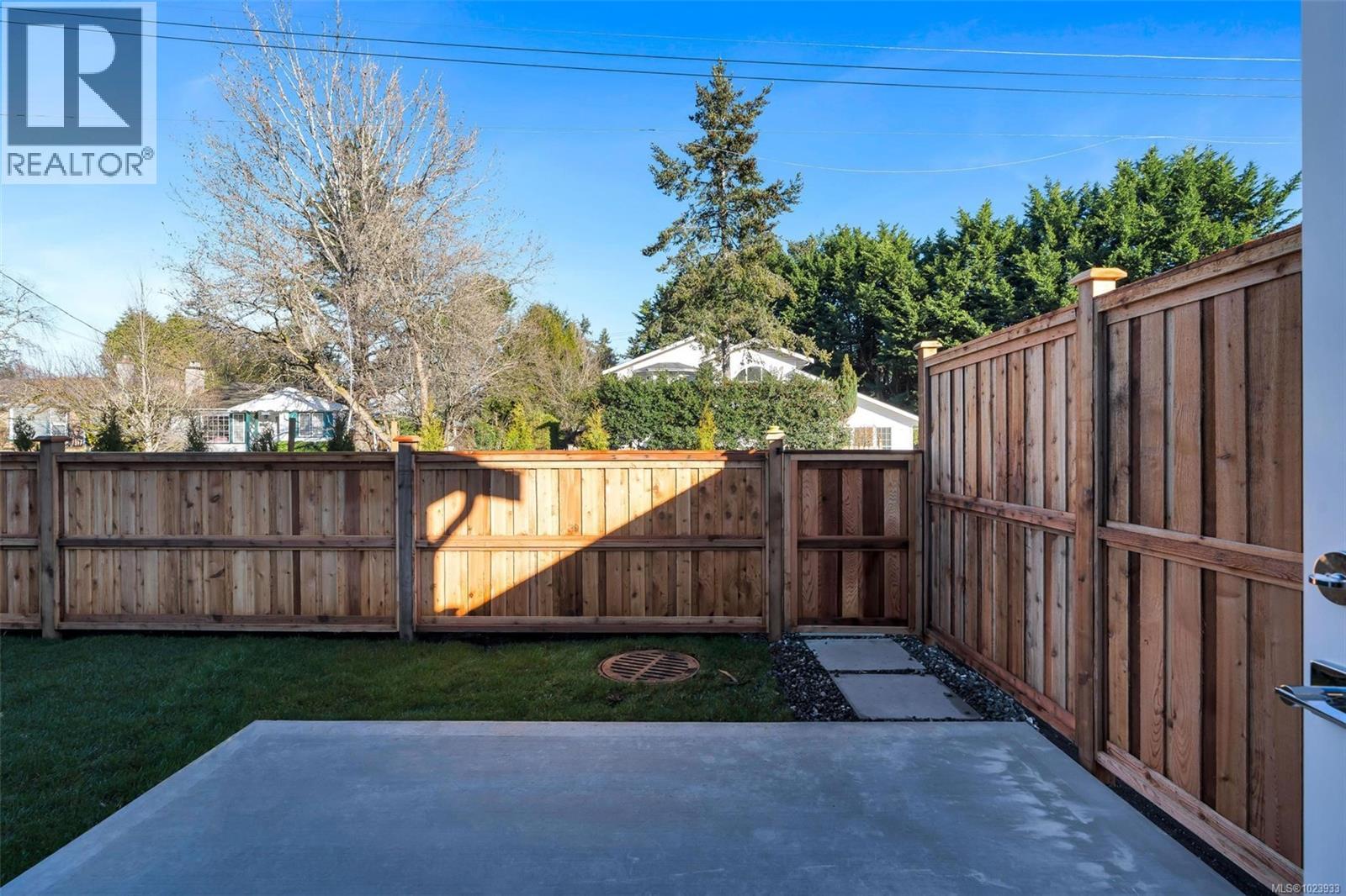 B 1255 Dunsterville Ave, Saanich, British Columbia  V8Z 2W9 - Photo 18 - 1023933