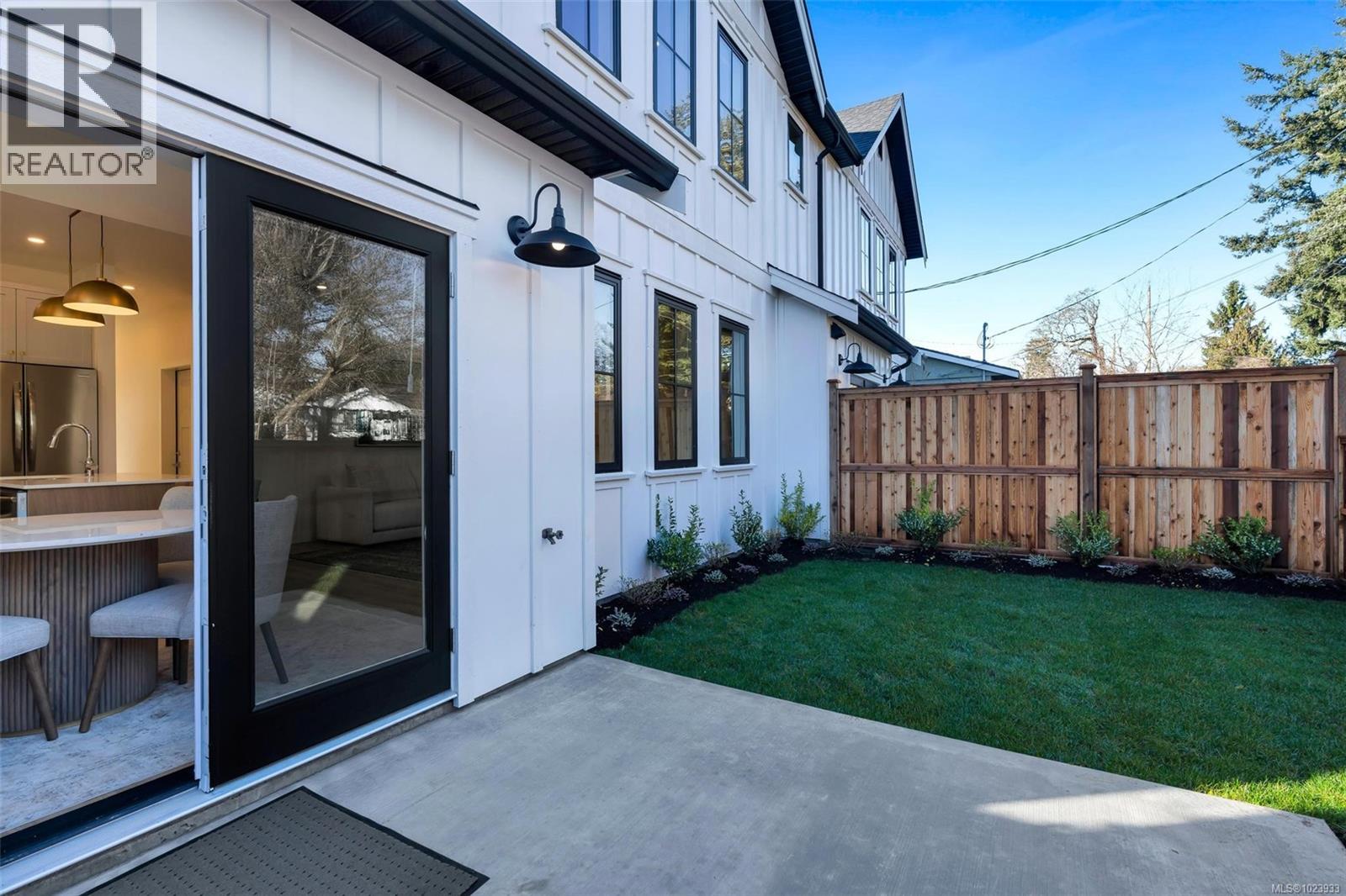 B 1255 Dunsterville Ave, Saanich, British Columbia  V8Z 2W9 - Photo 20 - 1023933