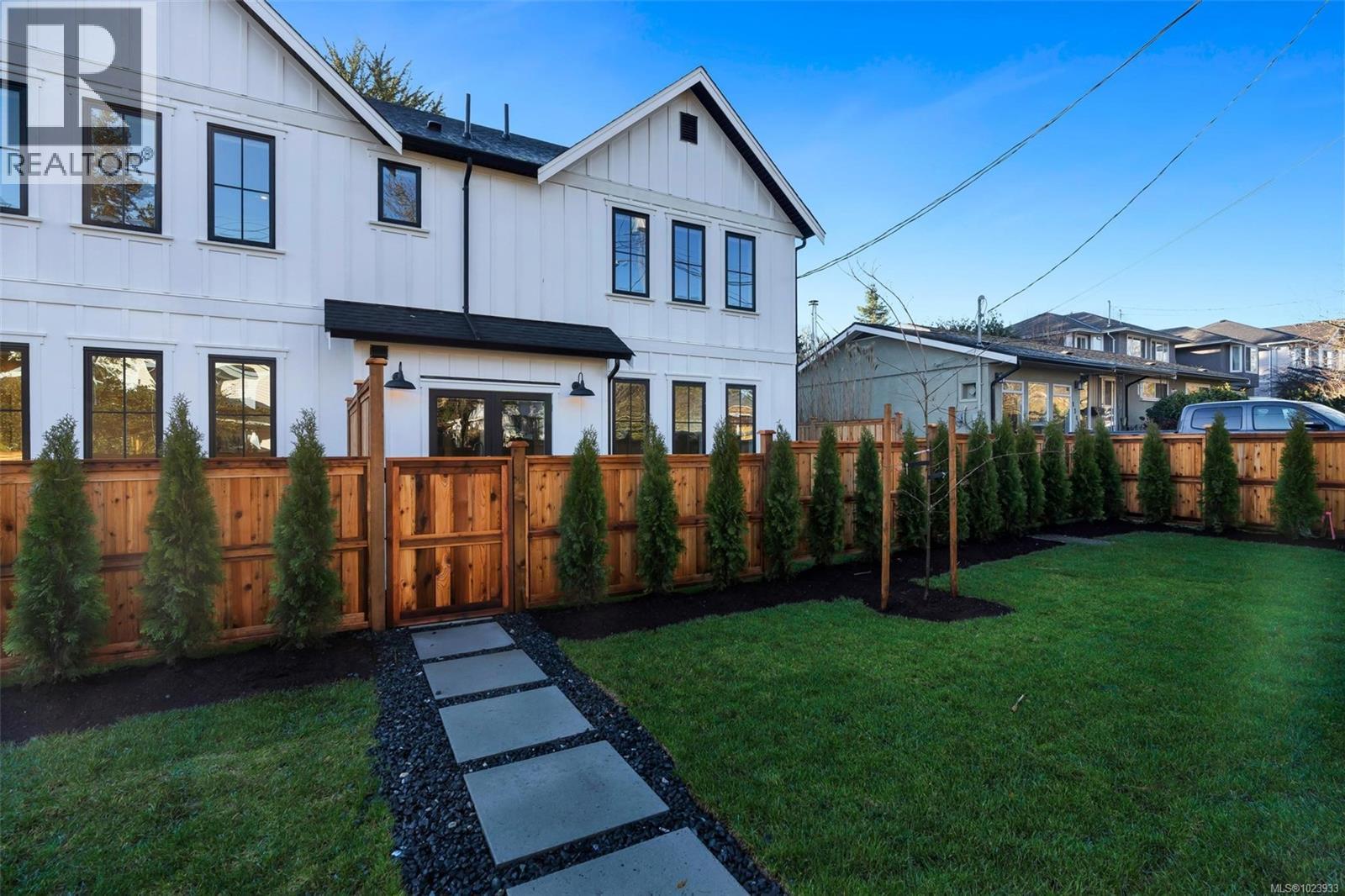 B 1255 Dunsterville Ave, Saanich, British Columbia  V8Z 2W9 - Photo 46 - 1023933