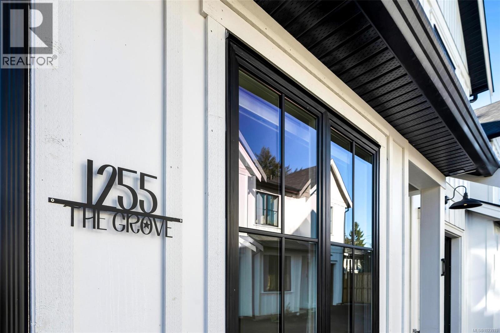 B 1255 Dunsterville Ave, Saanich, British Columbia  V8Z 2W9 - Photo 47 - 1023933