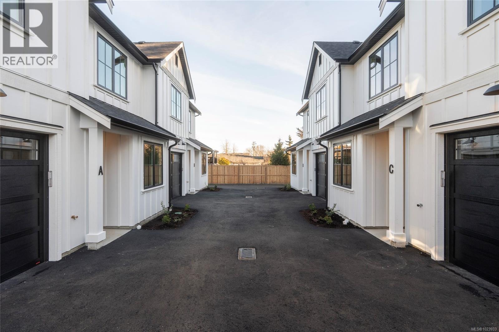 B 1255 Dunsterville Ave, Saanich, British Columbia  V8Z 2W9 - Photo 48 - 1023933