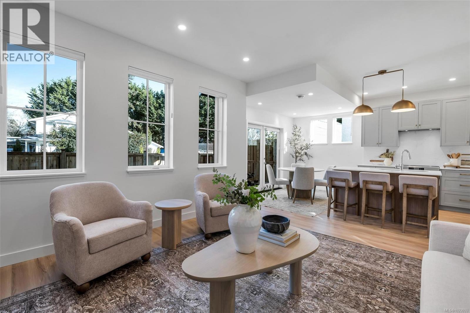 B 1255 Dunsterville Ave, Saanich, British Columbia  V8Z 2W9 - Photo 6 - 1023933