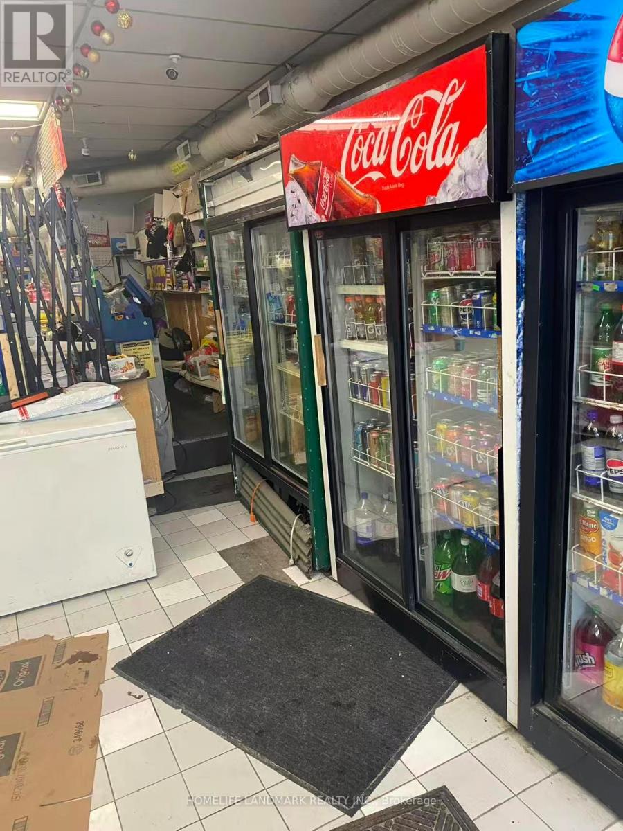 1194 Danforth Avenue, Toronto, Ontario  M4J 1M6 - Photo 4 - E12726262