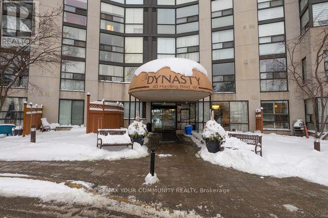 712 - 40 Harding Boulevard W, Richmond Hill, Ontario  L4C 9S5 - Photo 2 - N12726194