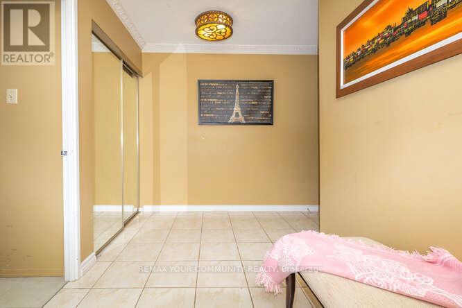 712 - 40 Harding Boulevard W, Richmond Hill, Ontario  L4C 9S5 - Photo 4 - N12726194