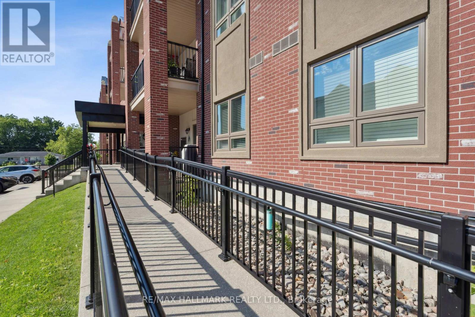 304 - 157 Wellington Street E, New Tecumseth, Ontario  L9R 0R7 - Photo 4 - N12726232