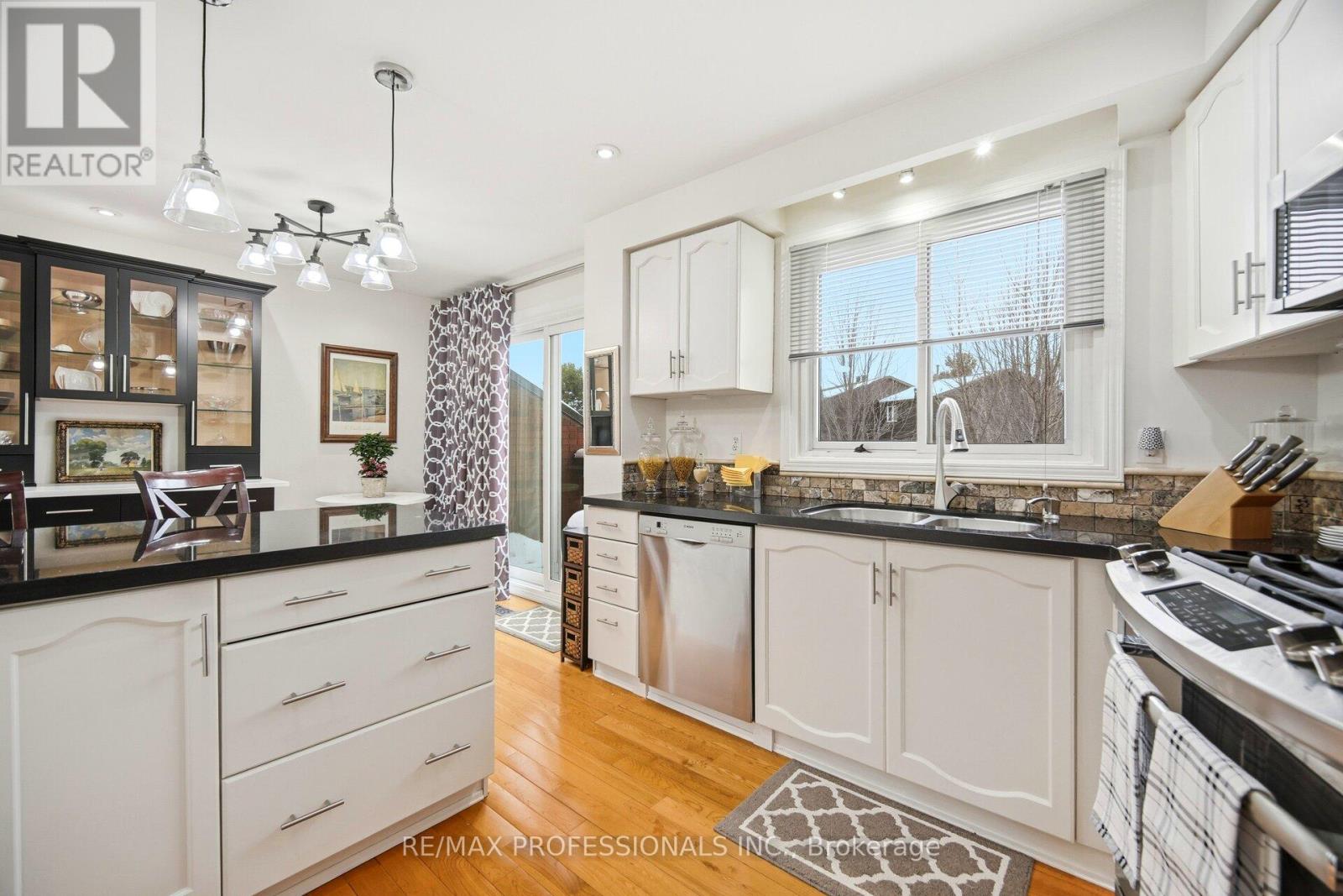 11 - 1755 Rathburn Road E, Mississauga, Ontario  L4W 2M8 - Photo 20 - W12726234