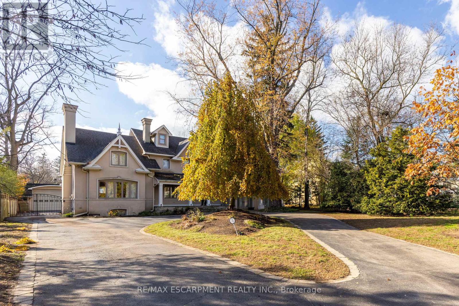 184 Chartwell Road, Oakville, Ontario  L6J 3Z8 - Photo 2 - W12726244