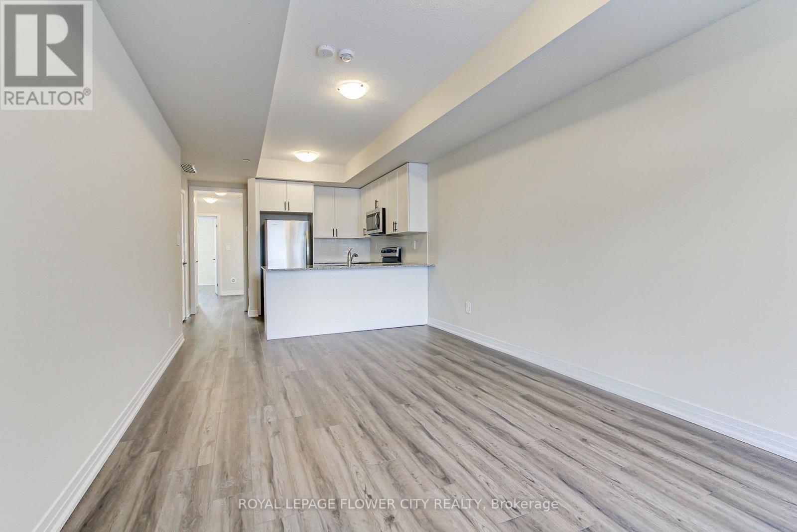 112 - 1589 Rose Way, Milton, Ontario  L9E 1N4 - Photo 10 - W12726268