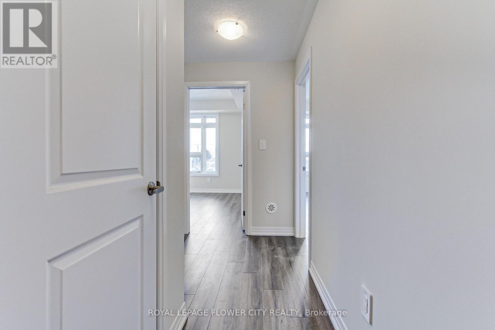 112 - 1589 Rose Way, Milton, Ontario  L9E 1N4 - Photo 17 - W12726268