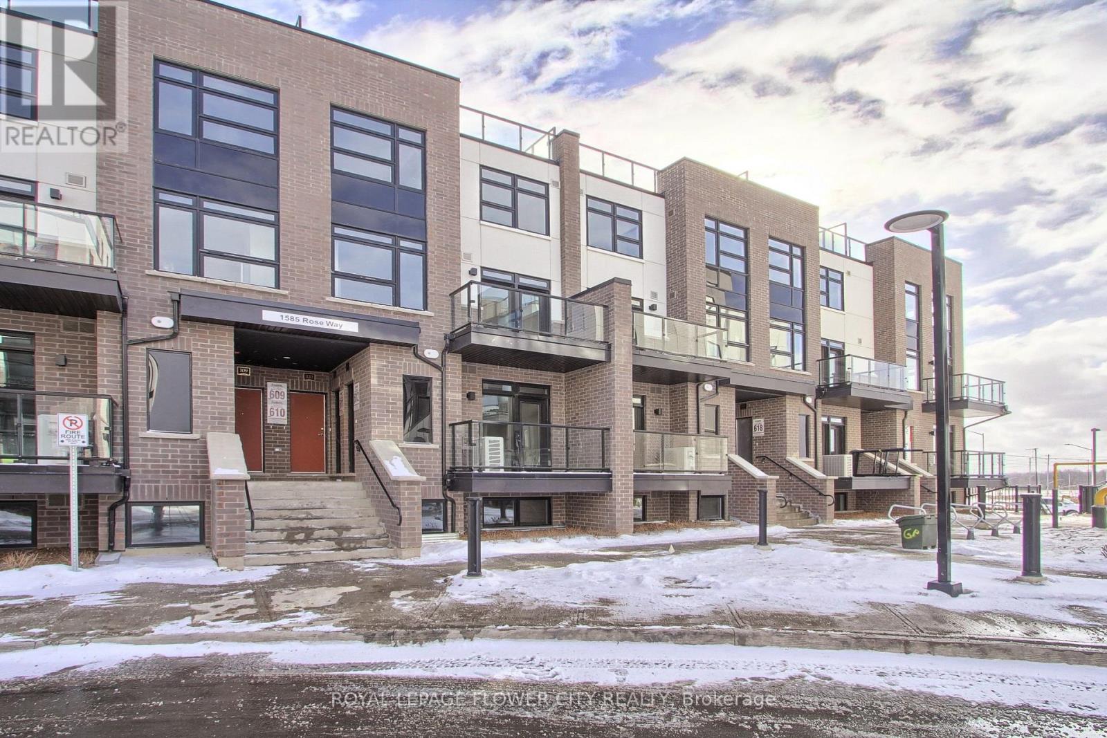 112 - 1589 Rose Way, Milton, Ontario  L9E 1N4 - Photo 4 - W12726268