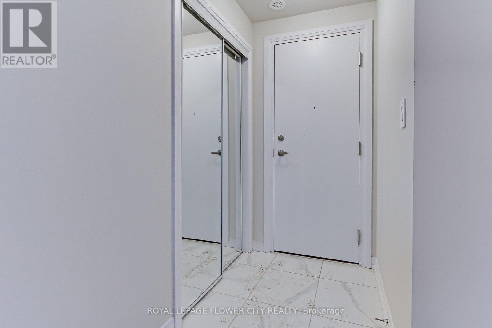 112 - 1589 Rose Way, Milton, Ontario  L9E 1N4 - Photo 7 - W12726268