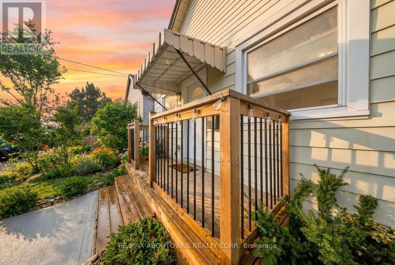 435 Waverly Street, Hamilton, Ontario  L8H 6R5 - Photo 2 - X12726270