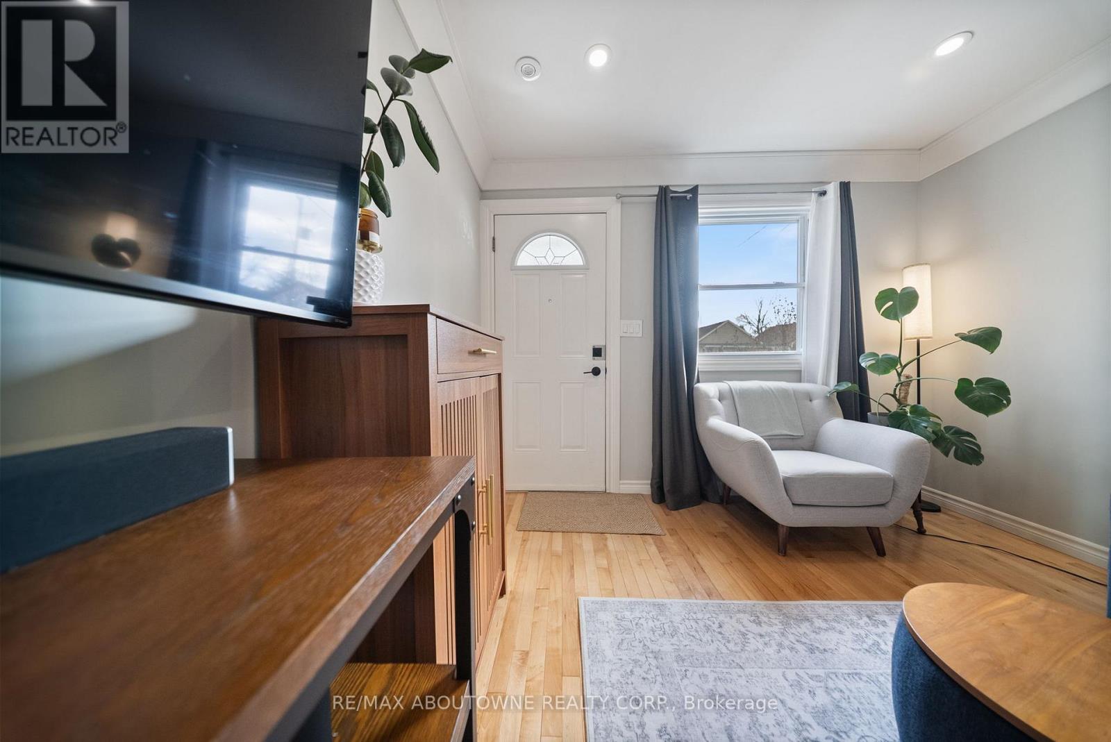 435 Waverly Street, Hamilton, Ontario  L8H 6R5 - Photo 4 - X12726270