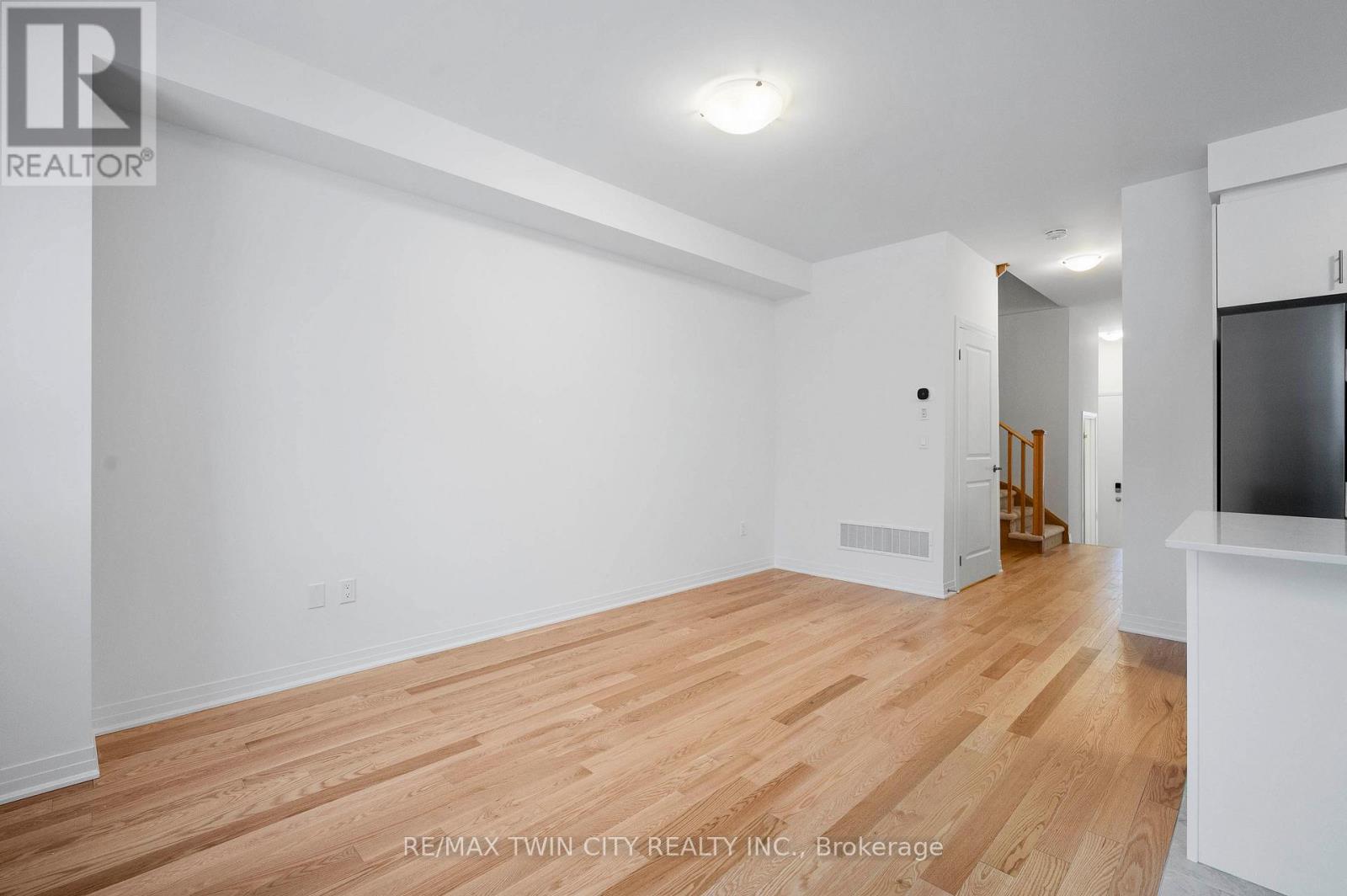 901 Douro Street E, Stratford, Ontario  N5A 0M2 - Photo 12 - X12726276