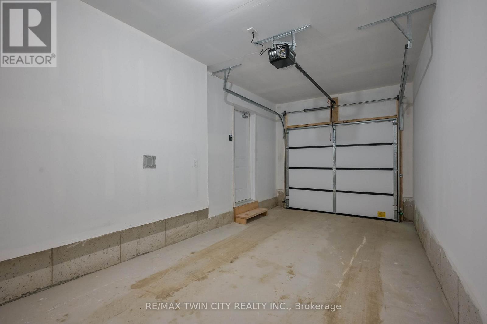 901 Douro Street E, Stratford, Ontario  N5A 0M2 - Photo 28 - X12726276