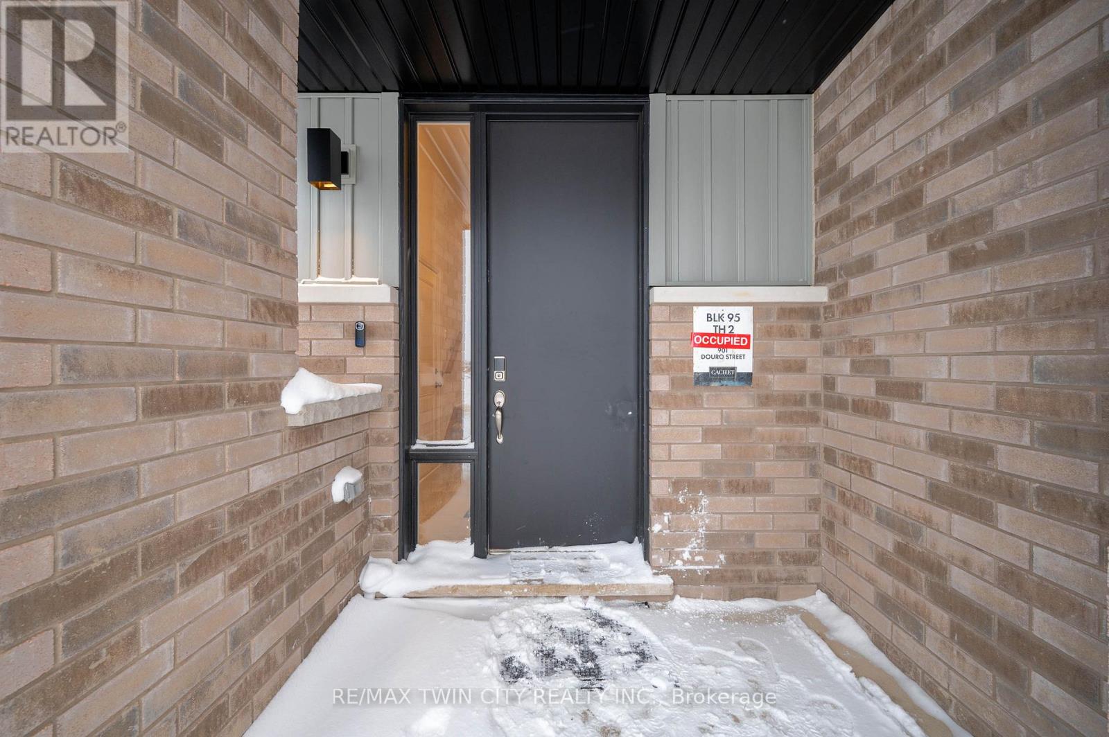901 Douro Street E, Stratford, Ontario  N5A 0M2 - Photo 3 - X12726276