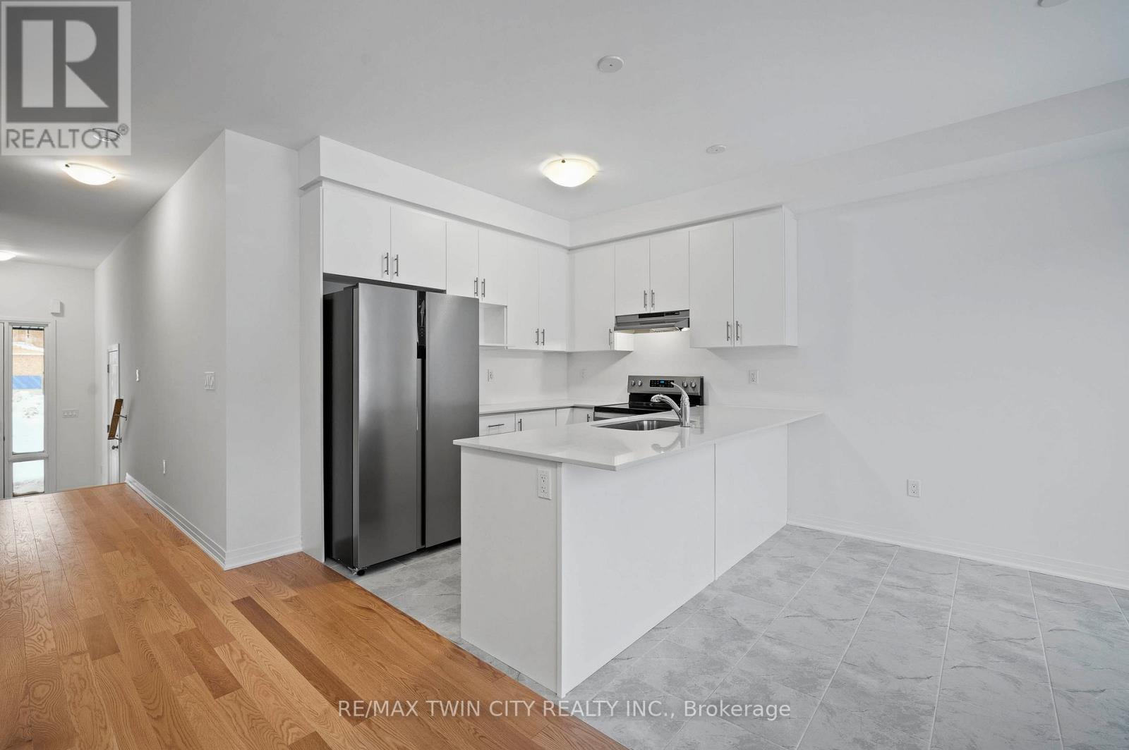 901 Douro Street E, Stratford, Ontario  N5A 0M2 - Photo 6 - X12726276