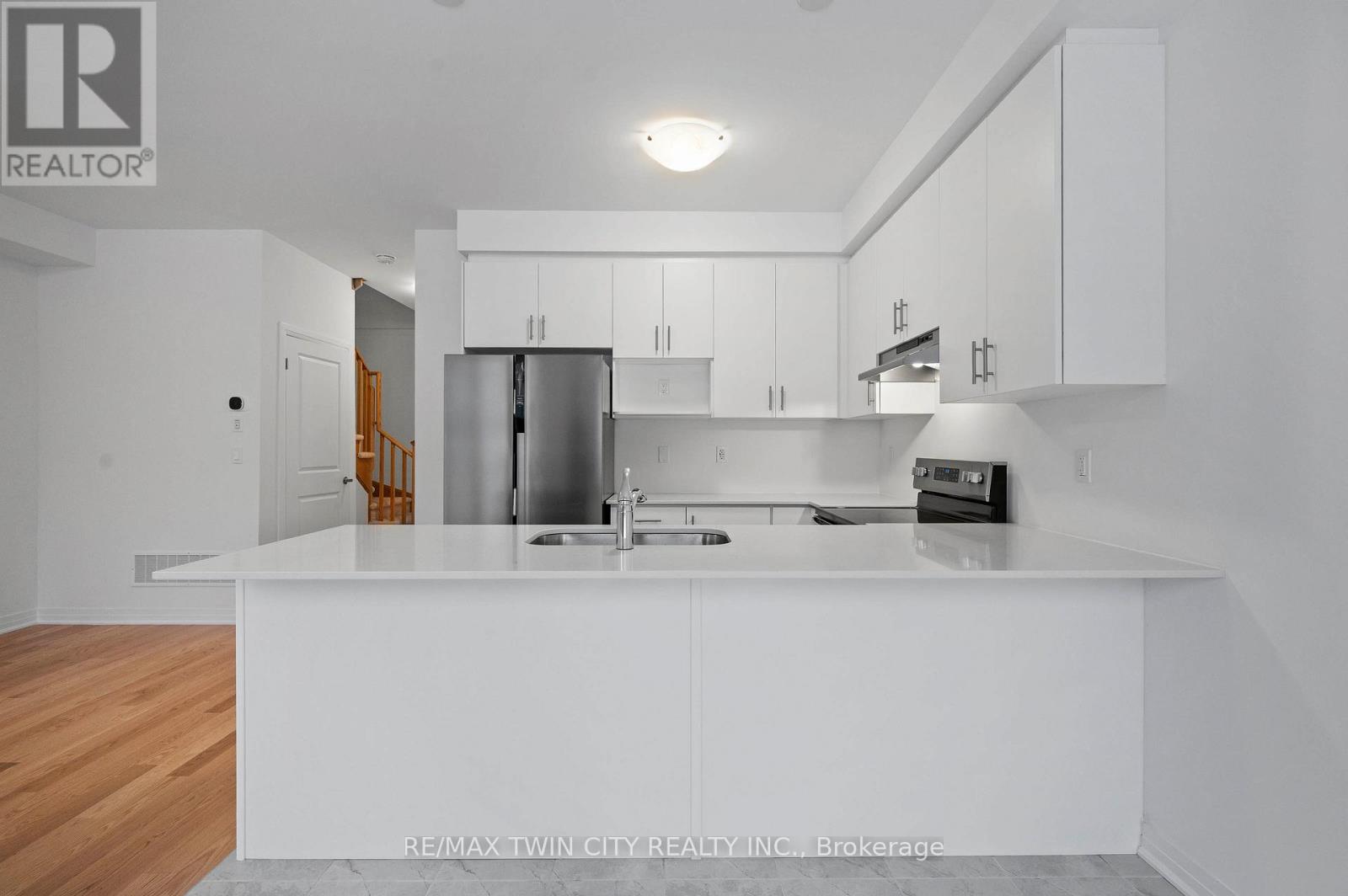 901 Douro Street E, Stratford, Ontario  N5A 0M2 - Photo 8 - X12726276